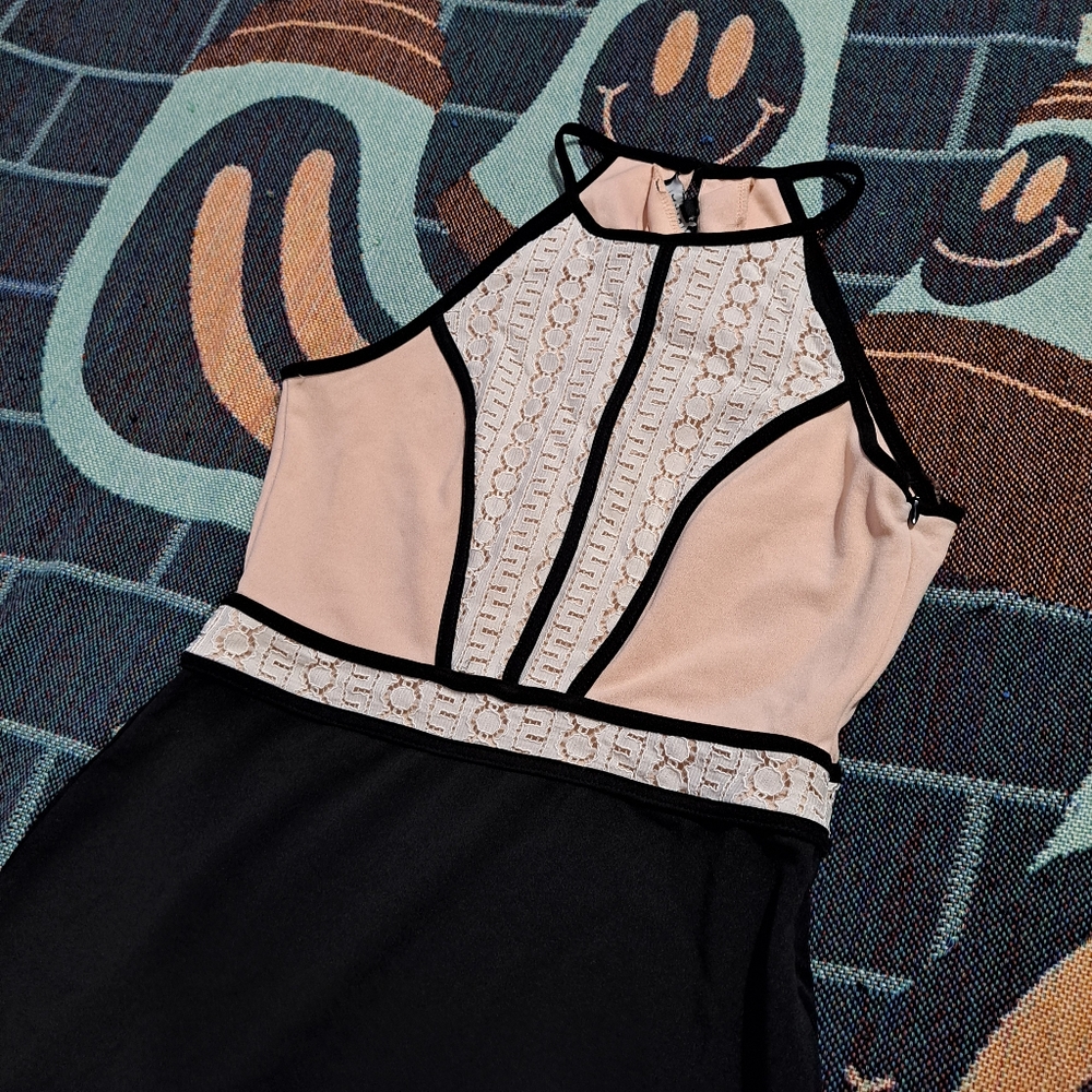 🌈BODY-CON DRESS W/LACE PANELS-S - Picture 2 of 7